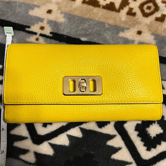 Michael Kors Preloved Karson Leather Continental Flap Wallet - Picture 3 of 13